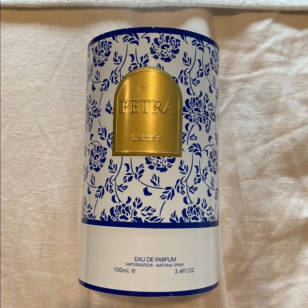 Lattafa Petra Eau De Parfum. 100 ml. 3.4 Fl. OZ. Gorgeous Scent. - Picture 4 of 10